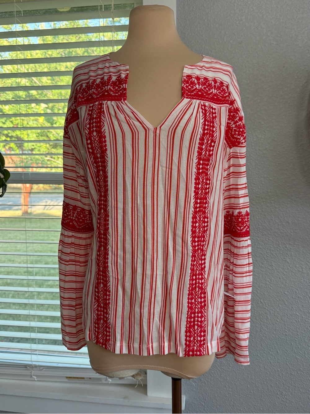 NWT J. Marie Stephanie Embroidered Bell Sleeve Top Size X-Small